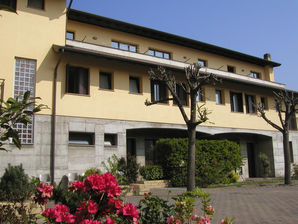 Albergo Sant'Anna Solbiate Olona Exteriör bild