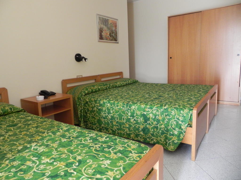 Albergo Sant'Anna Solbiate Olona Rum bild