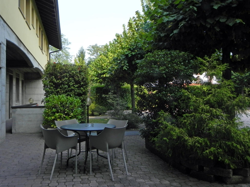 Albergo Sant'Anna Solbiate Olona Exteriör bild