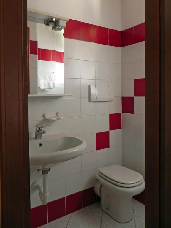 Albergo Sant'Anna Solbiate Olona Rum bild