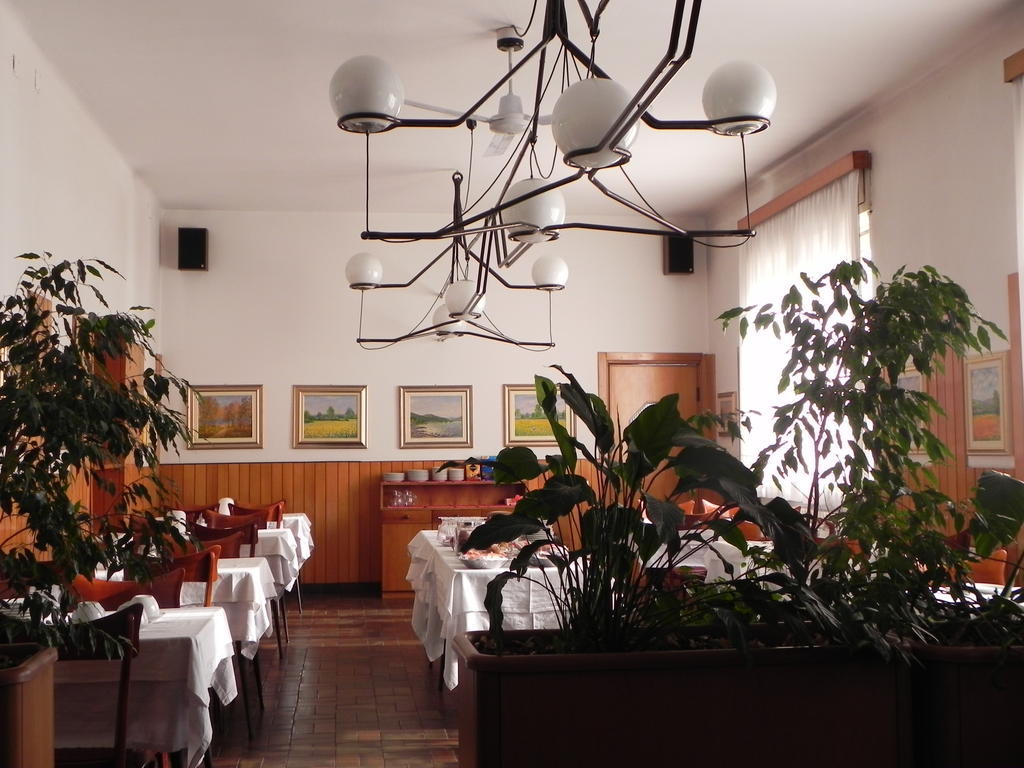 Albergo Sant'Anna Solbiate Olona Exteriör bild