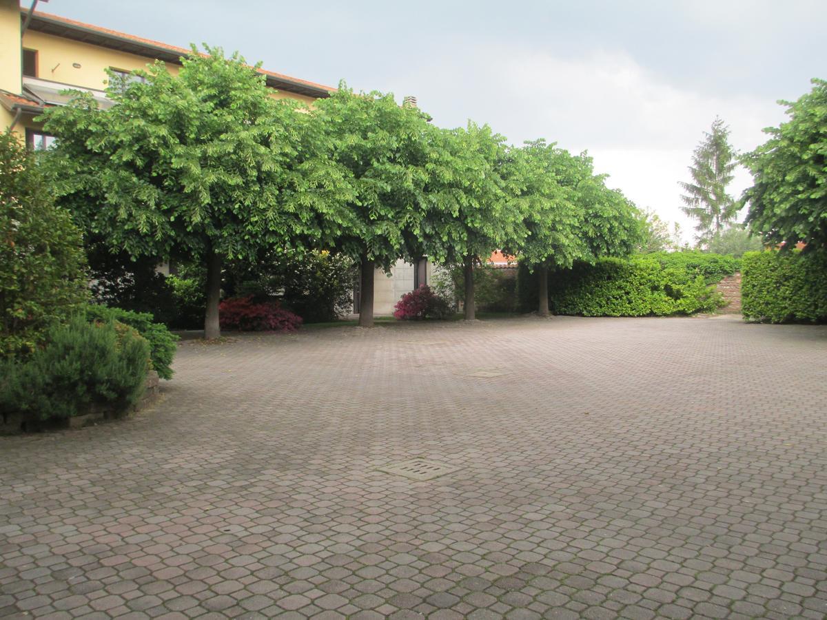 Albergo Sant'Anna Solbiate Olona Exteriör bild